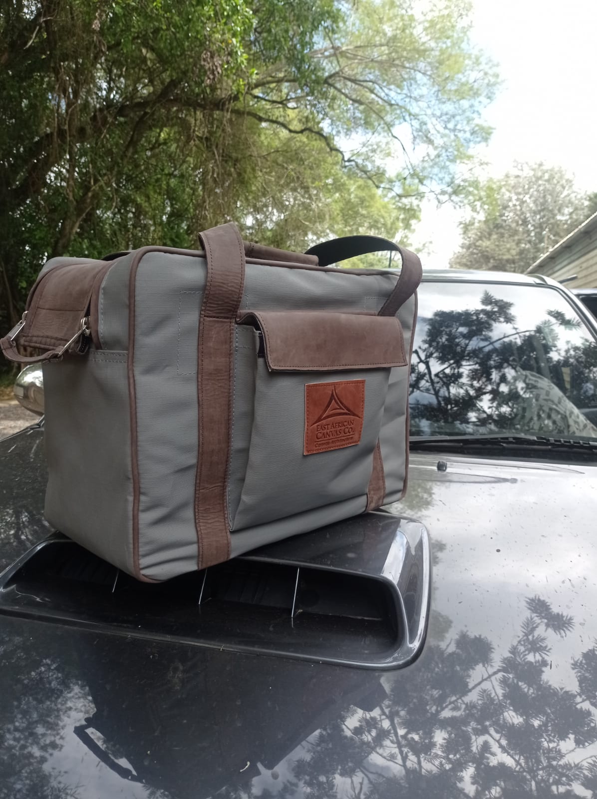 Safari Cooler in Leather trim